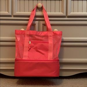 Beach bag with cooler bottom